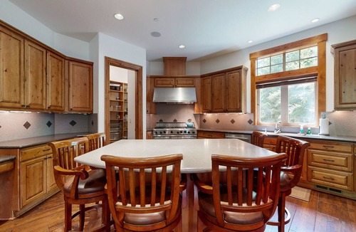 Cle Elum House | Family-friendly home with private hot tub, gas grill, firepit and W/D