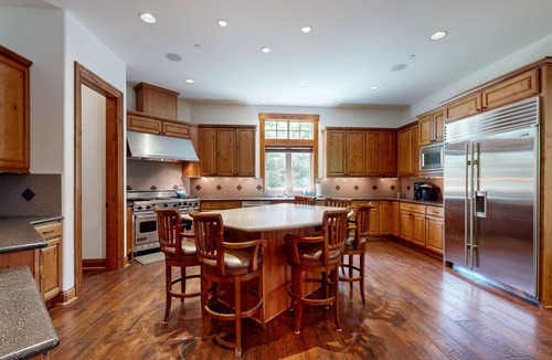 Cle Elum House | Family-friendly home with private hot tub, gas grill, firepit and W/D