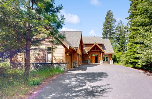 Cle Elum House | Family-friendly home with private hot tub, gas grill, firepit and W/D
