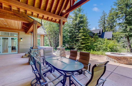 Cle Elum House | Family-friendly home with private hot tub, gas grill, firepit and W/D