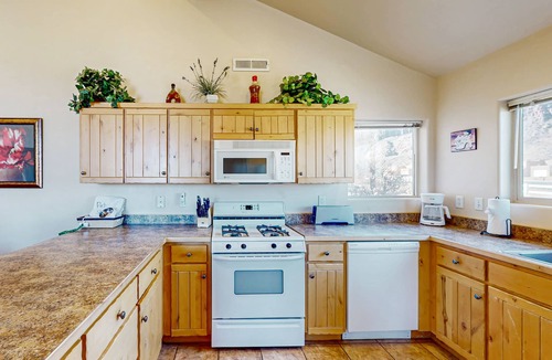 Moab South Valley House | Family-friendly home with mountain view, great locale, seasonal pool & hot tub