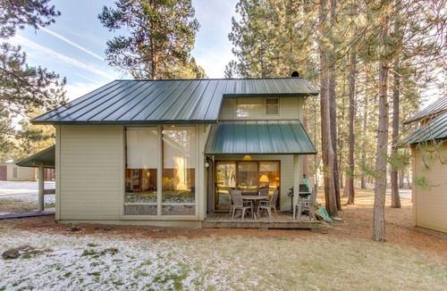 Sunriver Cabin | Family-Friendly Home with Shared Pool - Close to Town - Free SHARC Access
