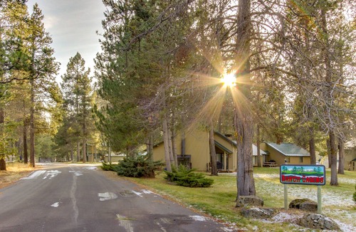 Sunriver Cabin | Family-Friendly Home with Shared Pool - Close to Town - Free SHARC Access