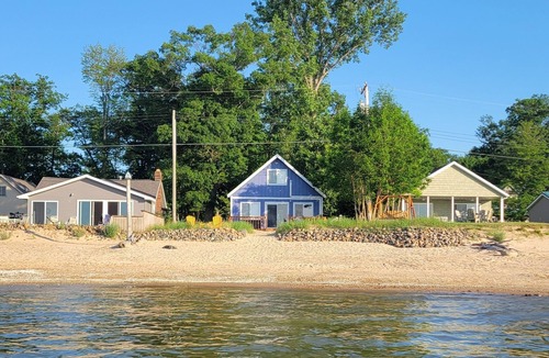 Port Austin House | Family Friendly Lake House with Private Beach and Spectacular Sunset Views