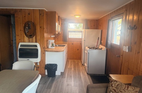 Republic Cabin | Family-Friendly Lakefront 2 Bedroom Cabin w/Amazing Views at Tiffanys Resort