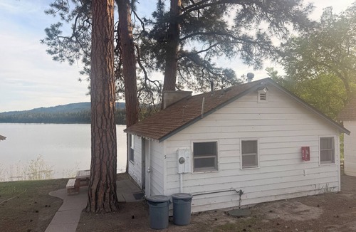 Republic Cabin | Family-Friendly Lakefront 2 Bedroom Cabin w/Amazing Views at Tiffanys Resort