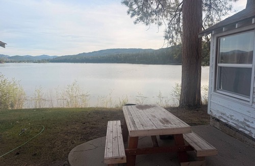 Republic Cabin | Family-Friendly Lakefront 2 Bedroom Cabin w/Amazing Views at Tiffanys Resort