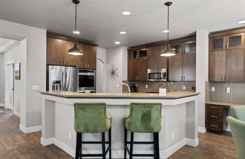 Meridian House | Family Friendly - Pet Friendly