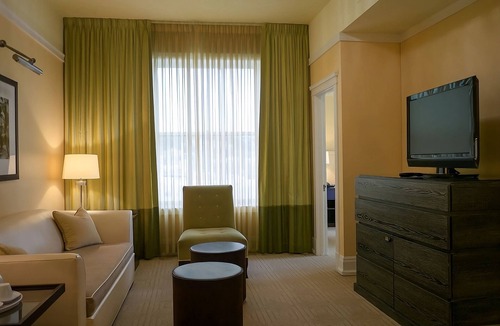 Goose Hollow Hotel | Family Friendly Suite Near Washington Park - 2.2 mi | Pet Friendly | Parking