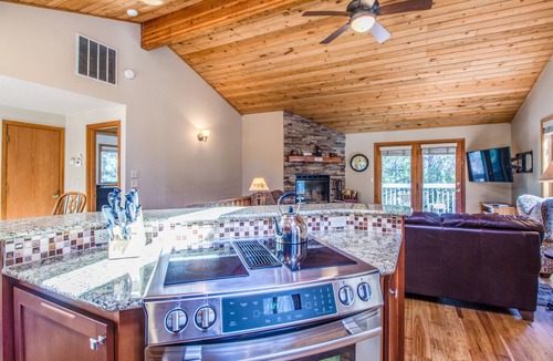 Sunriver House | Family-Friendly Sunriver Retreat with Hot Tub and Bikes - DIAM04