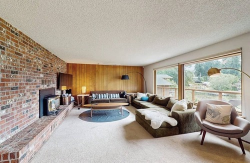 Clinton House | Family-Friendly waterfront retreat with kayaks, fire pit & rec room
