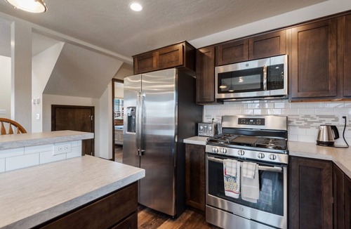 Dover Bay House | Family Fun - 3 Bedroom 2 Bath Parkside Bungalow