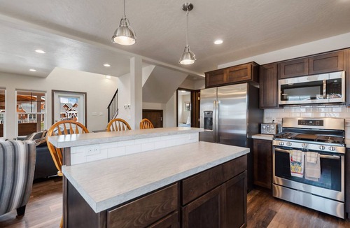 Dover Bay House | Family Fun - 3 Bedroom 2 Bath Parkside Bungalow