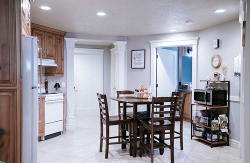 Brigham City Bed & Breakfast | Family FUN at the Homestead with Pool & Ping Pong, Karaoke & more! Great Value!