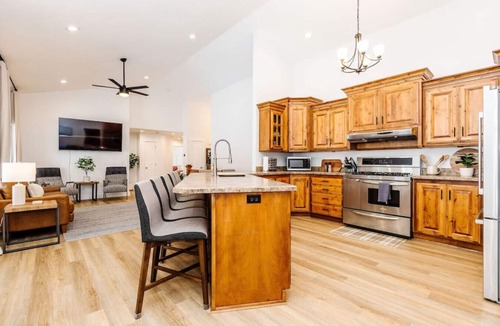 North Logan House | Family Fun with Adventure AND Relaxation! Fun Factory, Hot Tub, and Style