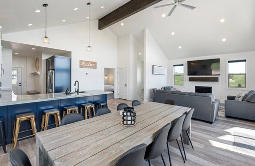 Fish Haven House | Family Gatherings | Boat Parking | Entertainment