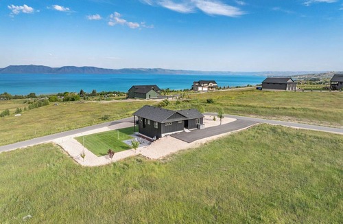Fish Haven House | Family Gatherings | Boat Parking | Entertainment