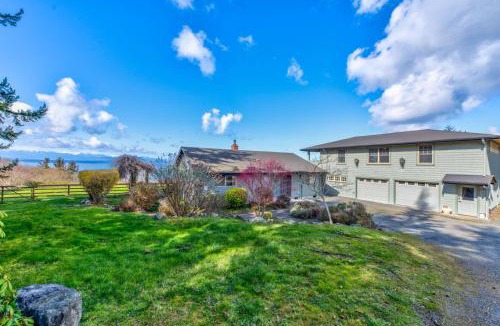 Coupeville House | Family home at Whidbey Island Cliffside Escape and Ocean Views