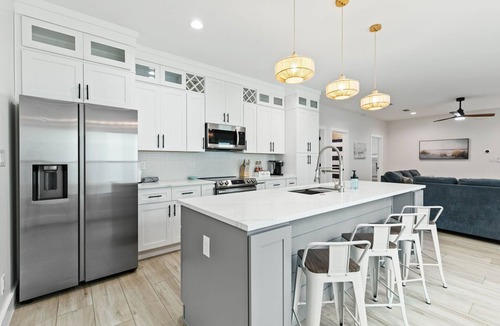 Foley House | Family home near OWA, beaches. King bed, cornhole, fire pit, pet friendly!