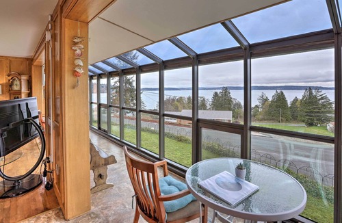 Oak Harbor House | Family Home w/ Skagit Bay View - 6 Mi to Downtown!