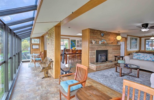 Oak Harbor House | Family Home w/ Skagit Bay View - 6 Mi to Downtown!