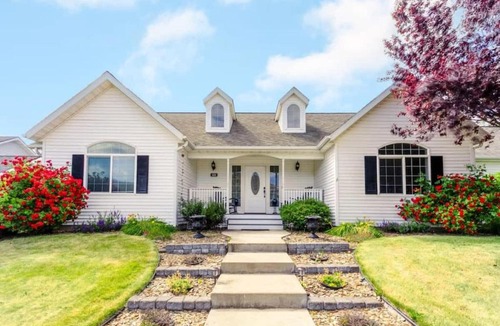 Post Falls House | Family Home With Pool Table - Fall Weekly Savings