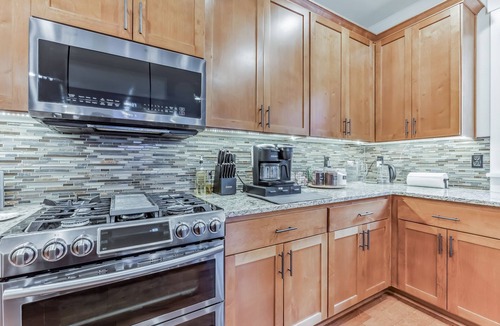 Beaverton House | Family Relocation Ready! Spacious 5 bed home — Pets Welcome, Near Nike & Intel