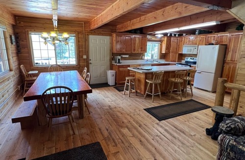 Ashton Cabin | Family Reunion! Fire pit, Hiking, Yellowstone! 220 EV Charger, Smart TVs, Arcade