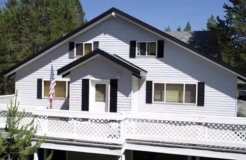 Island Park Cabin | Family Reunion House-Sleeps 18- Hottub, Yellowston