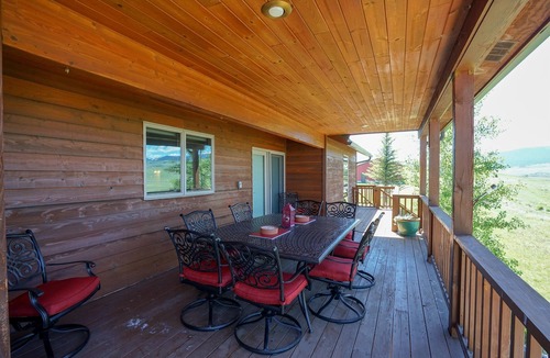Cameron House | Family style home overlooking the Madison River