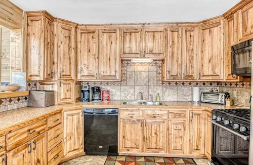 Alpine Village House | Fantastic 3BR Mountainview Dog Friendly