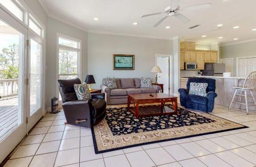 Audubon Place House | Fantastic beachfront home with full kitchen central AC & washer dryer