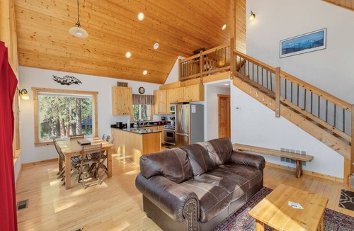 Leavenworth Cabin | Fantastic Wooden Cabin with Hot-tub and Fire Pit in Leavenworth, Washington