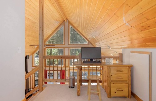 Leavenworth Cabin | Fantastic Wooden Cabin with Hot-tub and Fire Pit in Leavenworth, Washington