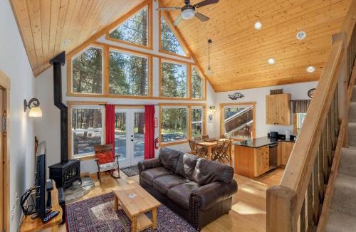 Leavenworth House | Fantastic Wooden Cabin with Hot-tub and Fire Pit in Leavenworth, Washington