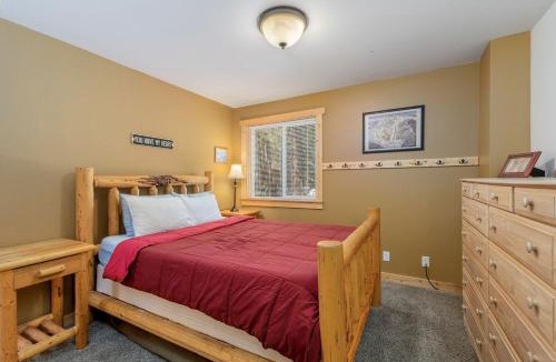 Leavenworth House | Fantastic Wooden Cabin with Hot-tub and Fire Pit in Leavenworth, Washington