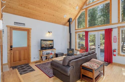 Leavenworth House | Fantastic Wooden Cabin with Hot-tub and Fire Pit in Leavenworth, Washington