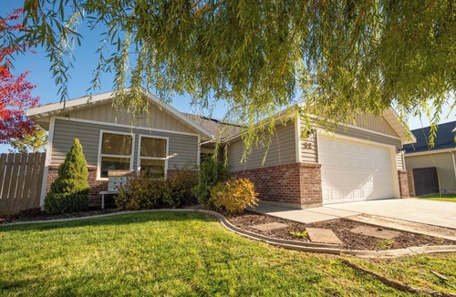 Nampa House | Farmhouse Comfort in Nampa! Relax and unwind!