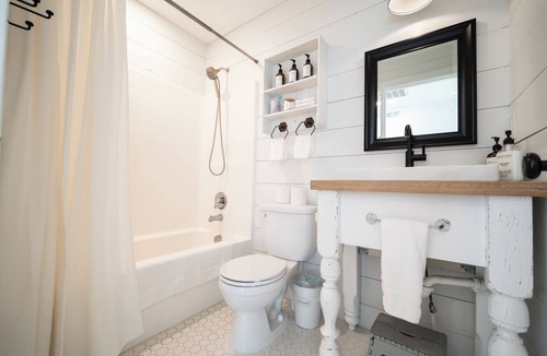 Nampa House | Farmhouse Comfort in Nampa! Relax and unwind!