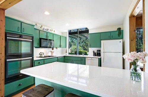 Sequim House | Farmhouse · Peaceful Farmhouse with Mountain Views & Hot Tub