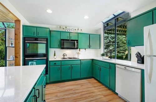 Sequim House | Farmhouse · Peaceful Farmhouse with Mountain Views & Hot Tub