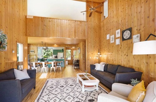 Sequim House | Farmhouse · Peaceful Farmhouse with Mountain Views & Hot Tub