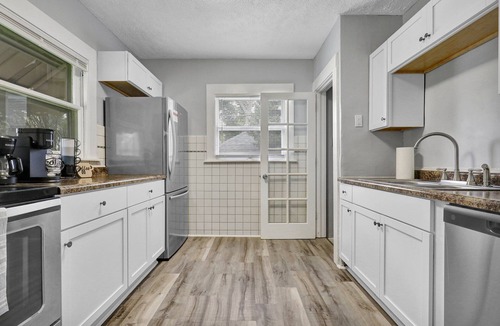 Lansing House | Farmhouse-style | 3 Bdrm | 6 Mins to MSU Campus
