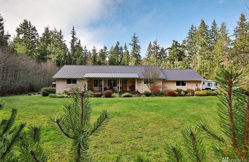 Greenbank House | Farmhouse Style In The Woods With Private Trail