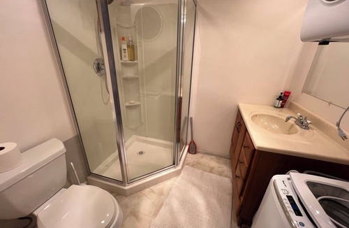 Point Roberts House | Fast Wifi - Guest Suite Separate Entrance