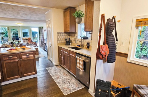 Belfair Cottage | Fatigued? Peaceful Getaway at the Cozy Cottage