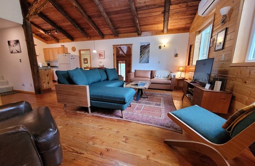 Mazama Cabin | Fawn Creek Hideaway-Close to Mazama&Ski Trails!