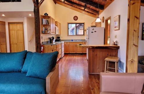 Mazama Cabin | Fawn Creek Hideaway-Close to Mazama&Ski Trails!