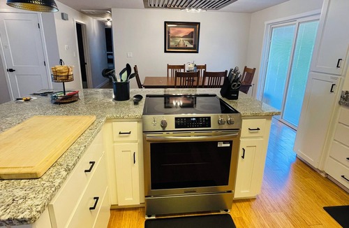 Medford House | Feels like Home-Very Comfy and Well Stocked-Centrally Located-Walk to Major Park