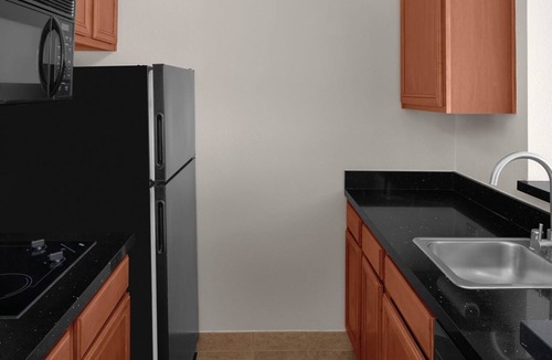 Renton Hotel | Feels Like Home! With Full Kitchen, Complimentary Airport Shuttle!